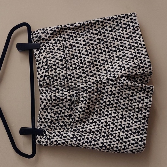 WHBM Black and White 5in Shorts - Picture 7 of 13